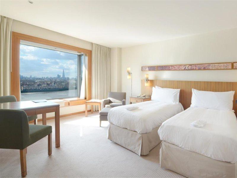 Canary Riverside Plaza Hotel London Eksteriør billede A room at the hotel