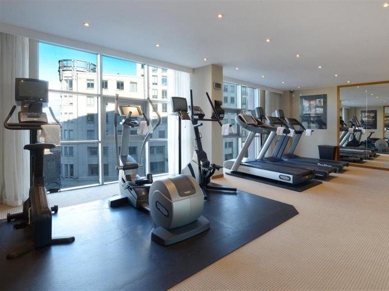 Canary Riverside Plaza Hotel London Eksteriør billede The gym at the 100 Queen's Gate
