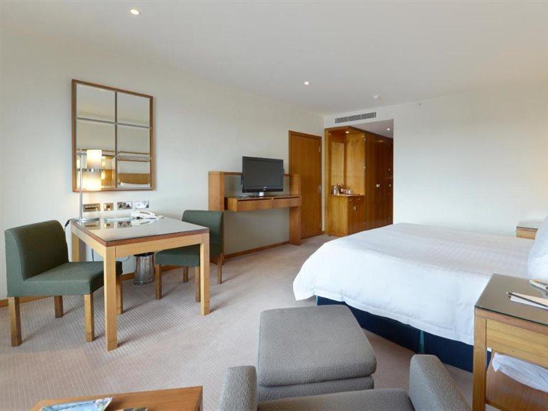 Canary Riverside Plaza Hotel London Eksteriør billede A room at the hotel