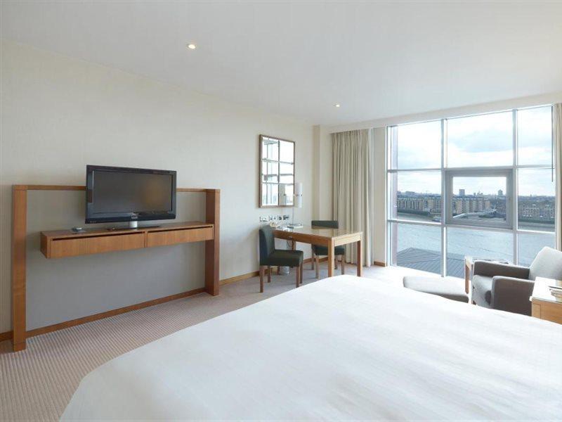 Canary Riverside Plaza Hotel London Eksteriør billede A room at the Hilton London Heathrow