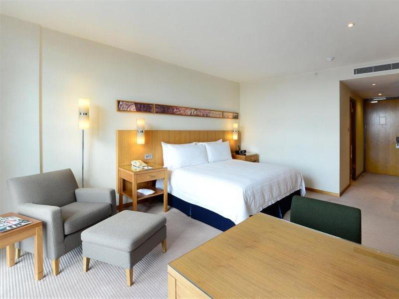 Canary Riverside Plaza Hotel London Eksteriør billede A room at the hotel