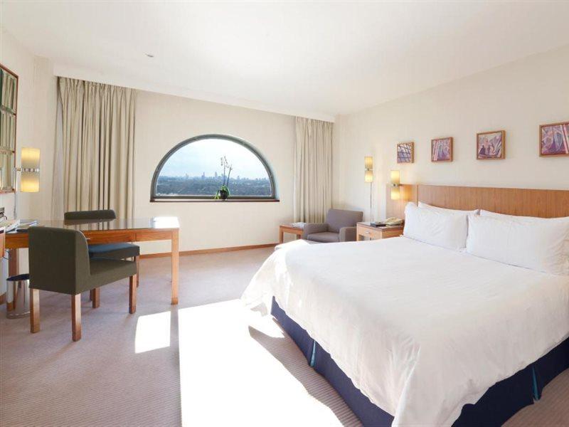 Canary Riverside Plaza Hotel London Eksteriør billede A room at the hotel