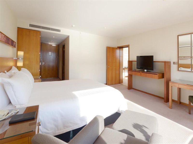 Canary Riverside Plaza Hotel London Eksteriør billede A room at the hotel