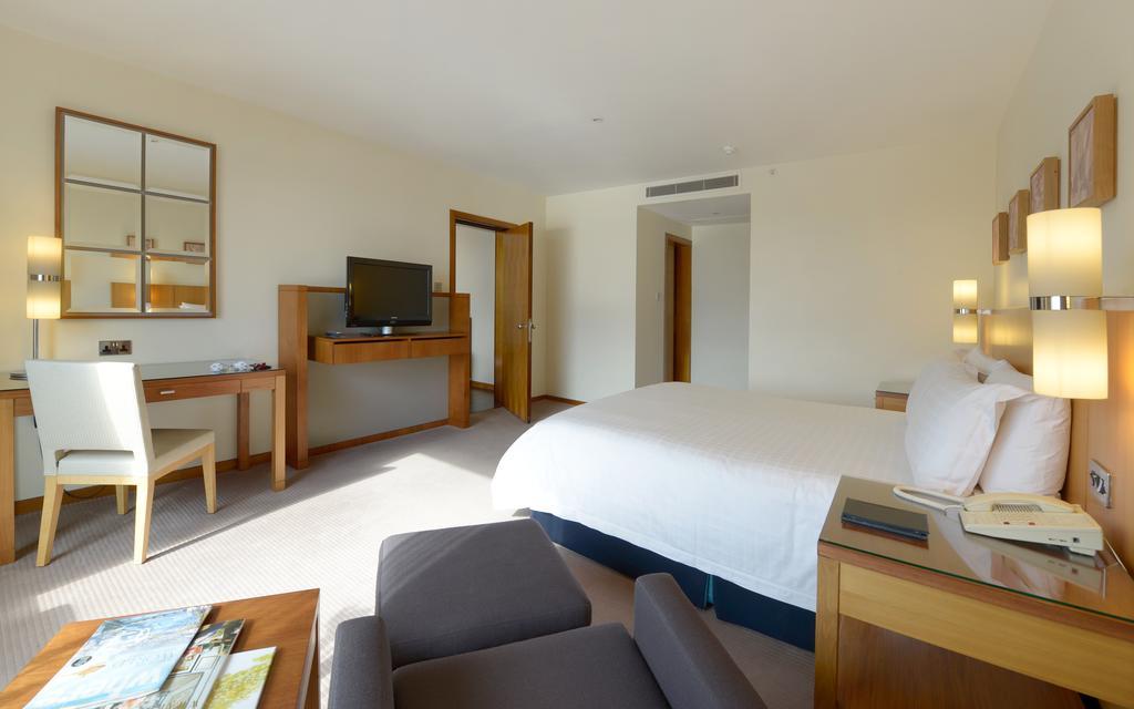 Canary Riverside Plaza Hotel London Eksteriør billede A room at the hotel