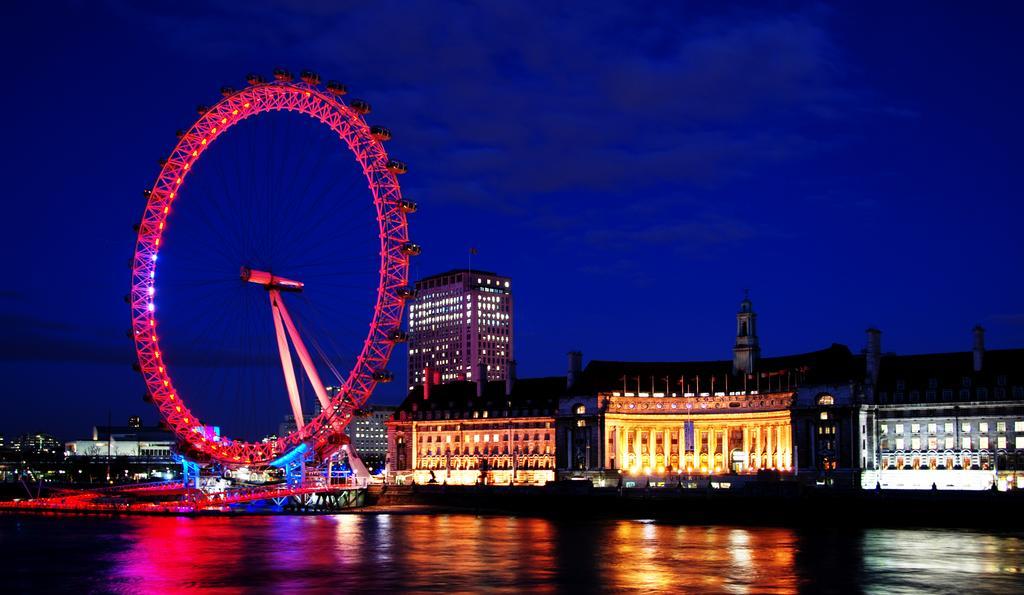 Canary Riverside Plaza Hotel London Eksteriør billede The London Eye at night