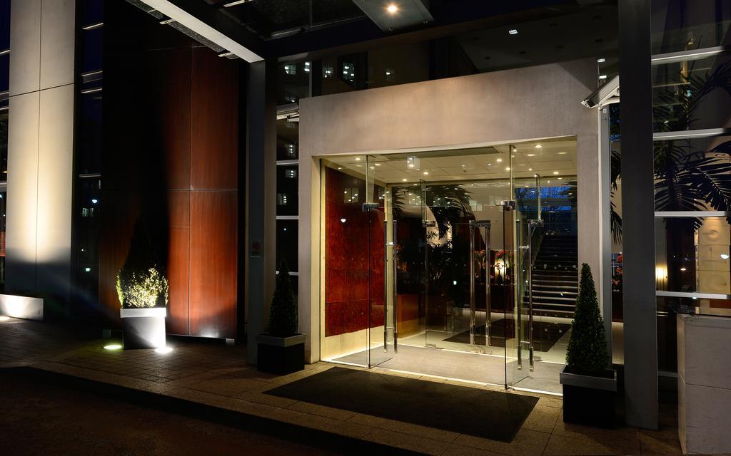 Canary Riverside Plaza Hotel London Eksteriør billede Entrance to the hotel