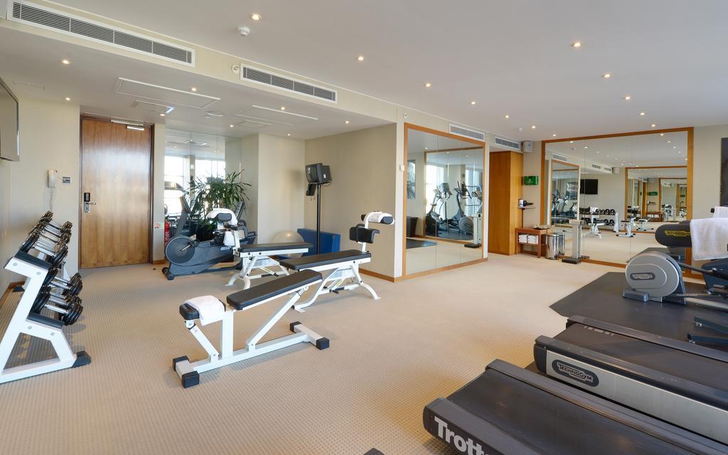 Canary Riverside Plaza Hotel London Eksteriør billede The gym at the 100 Queen's Gate