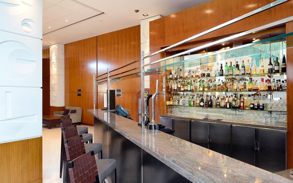 Canary Riverside Plaza Hotel London Eksteriør billede The bar at the 2008-opened lounge