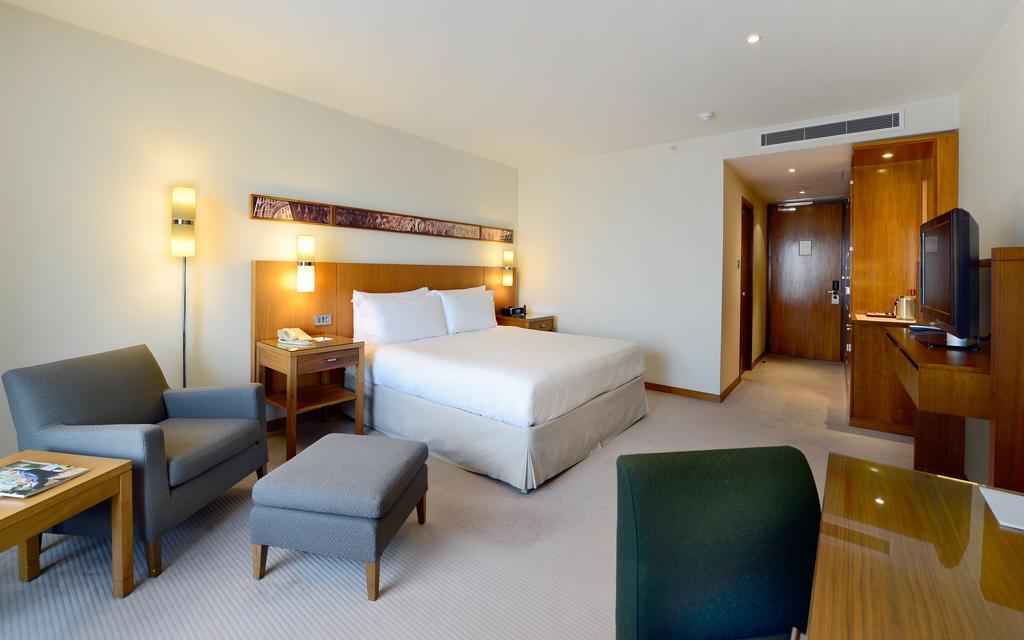 Canary Riverside Plaza Hotel London Eksteriør billede A room at the hotel