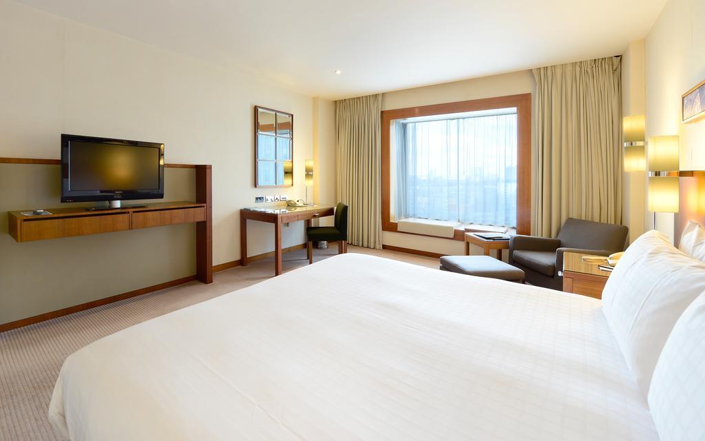 Canary Riverside Plaza Hotel London Eksteriør billede A typical room at the hotel